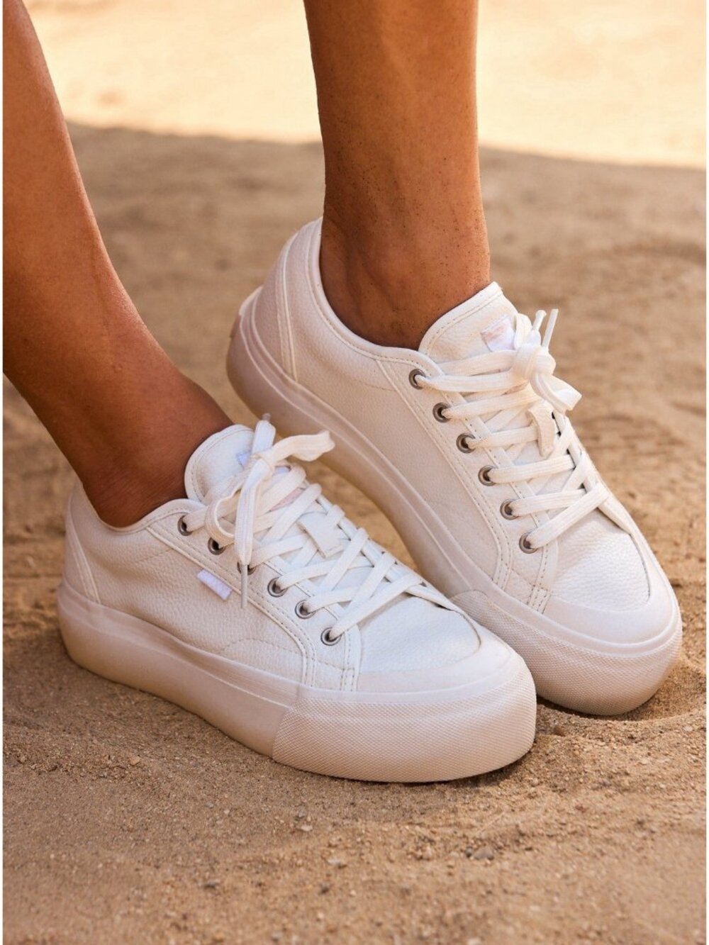 $69 ROXY Women’s Crazier LX White Sneakers Low Profile Size 9.5